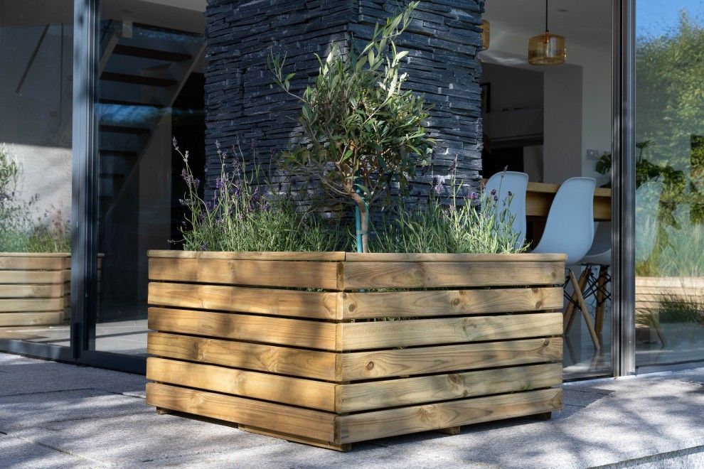 Linear Corner Wooden Planter - 800mm x 800mm